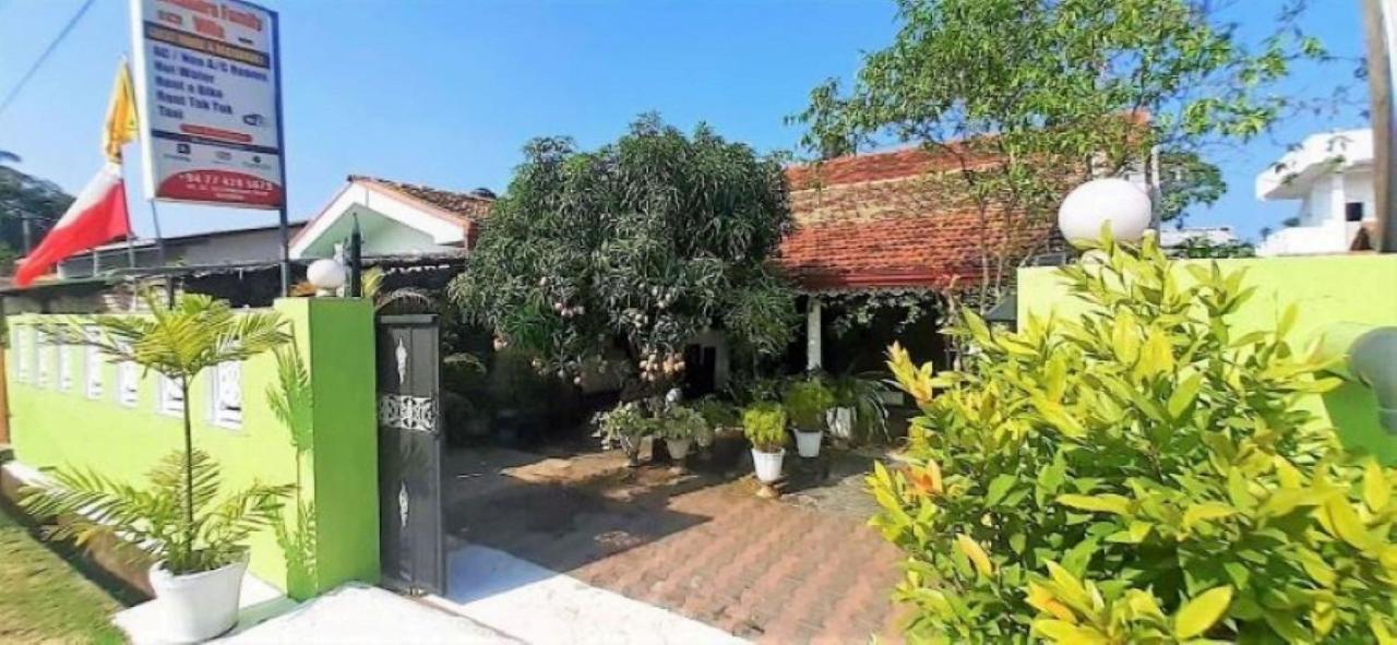 Alexandra Family Villa Negombo Esterno foto