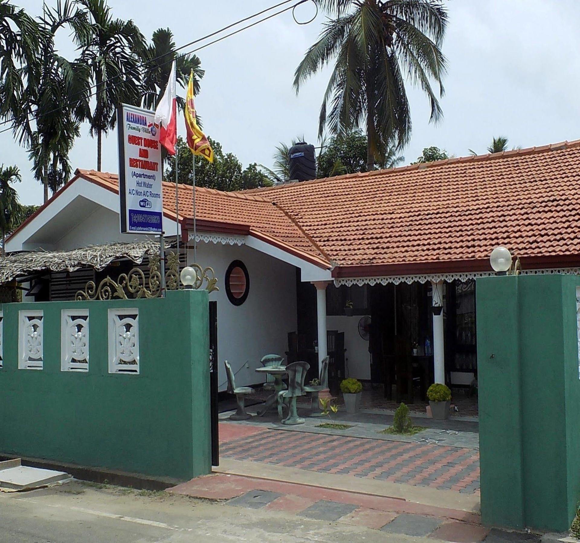 Alexandra Family Villa Negombo Esterno foto