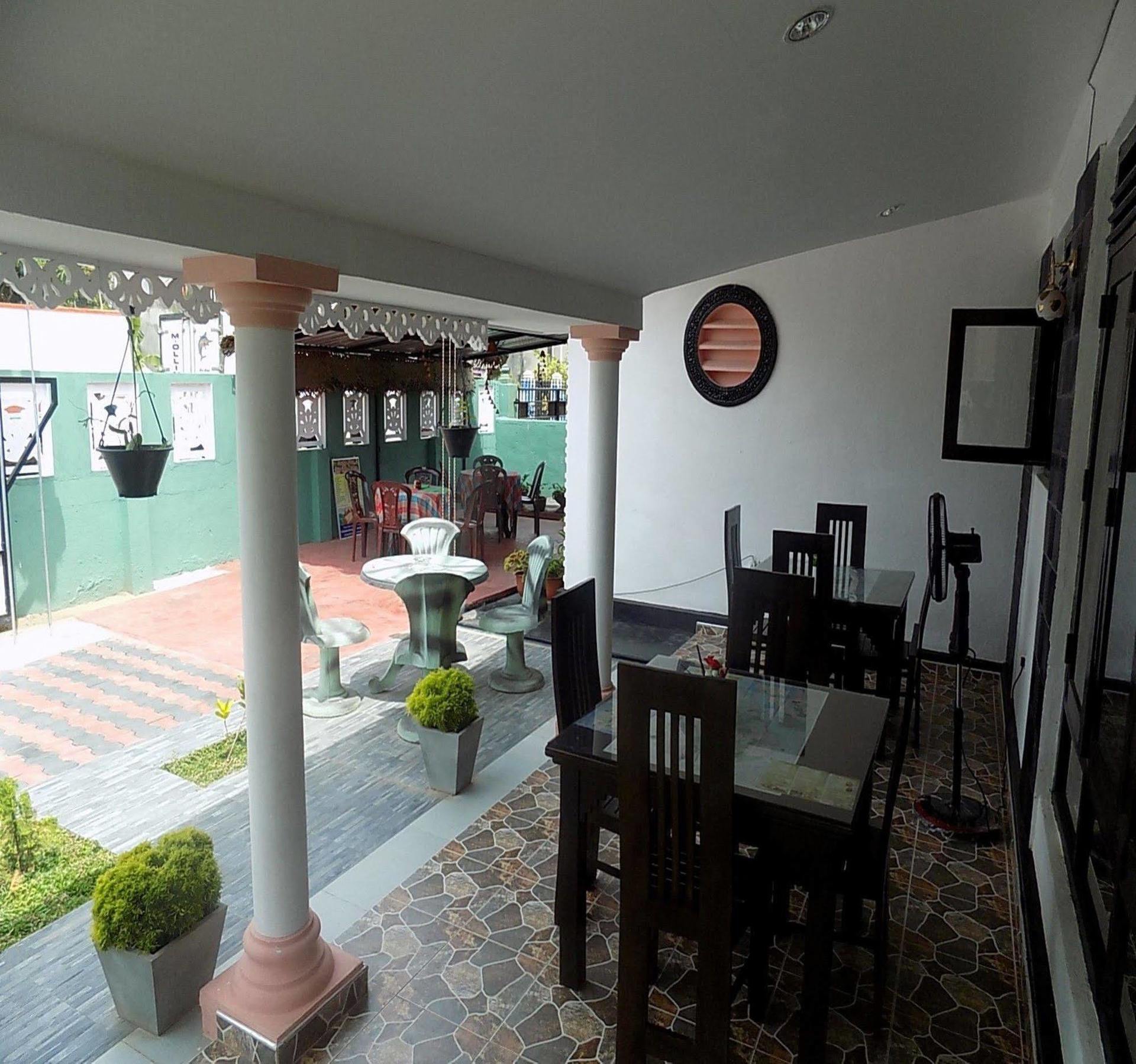 Alexandra Family Villa Negombo Esterno foto