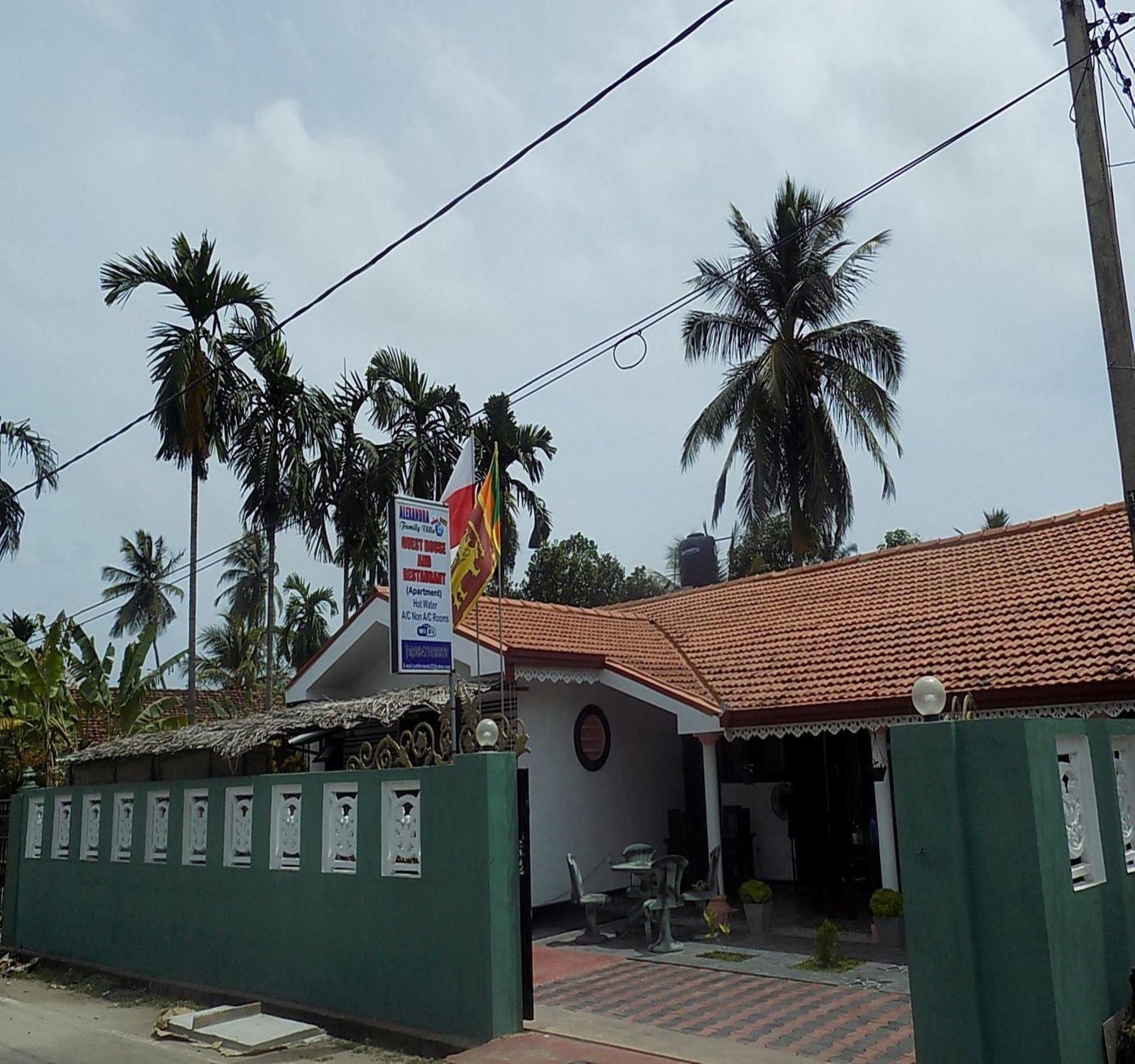 Alexandra Family Villa Negombo Esterno foto