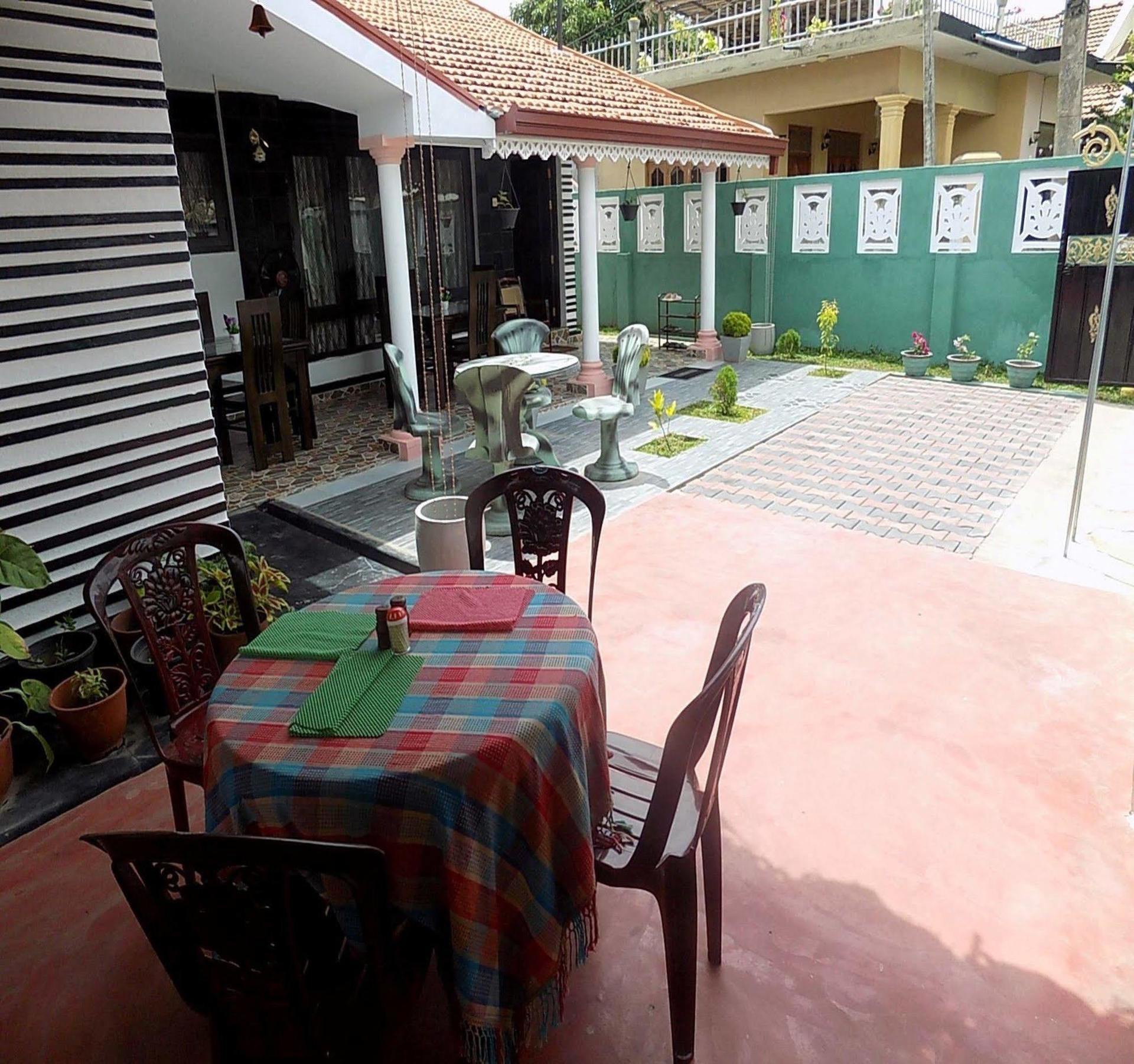 Alexandra Family Villa Negombo Esterno foto